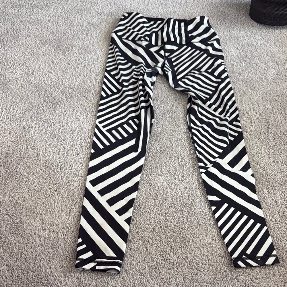 VSX Black and White Geometric Leggings